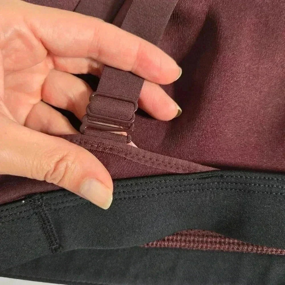 Nike Dri-Fit Sports Bra Womens Size Medium Burgundy Black Athleisure CD7… - Picture 4 of 9